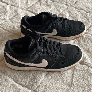 Big Kids Nike Dunk Low Canvas sneakers- size 7.5